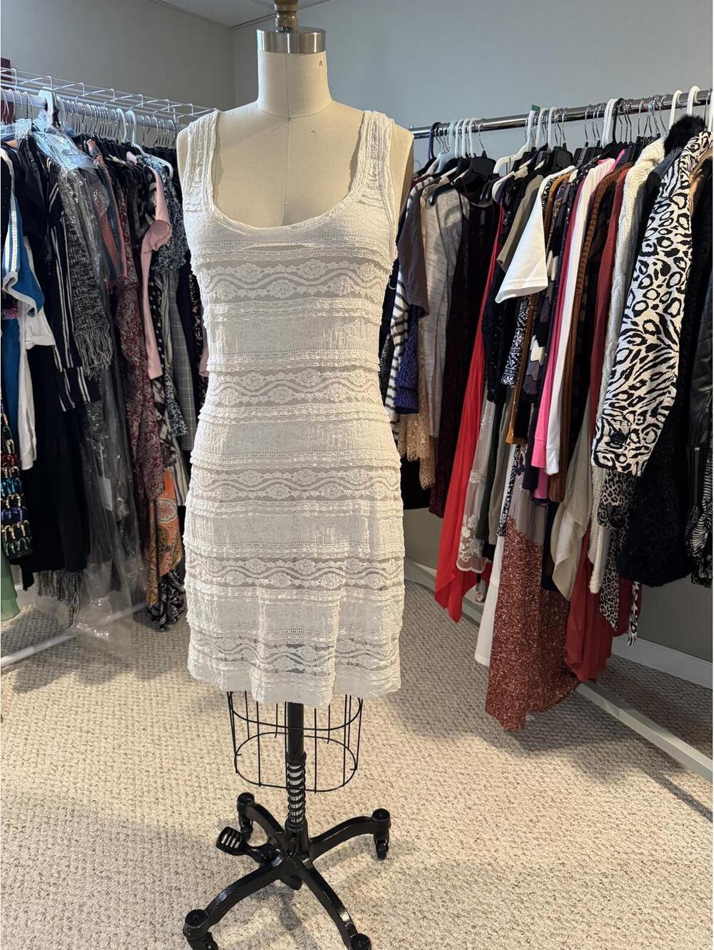 White Lace Sleeveless Bodycon Dress - Medium